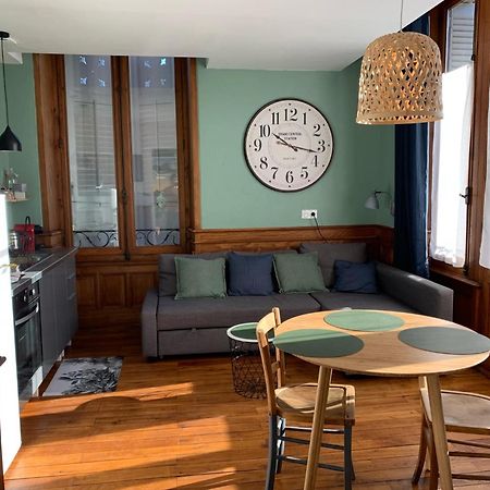 A Deux Pas De La Gare, La Maison Rouge Albertville Buitenkant foto