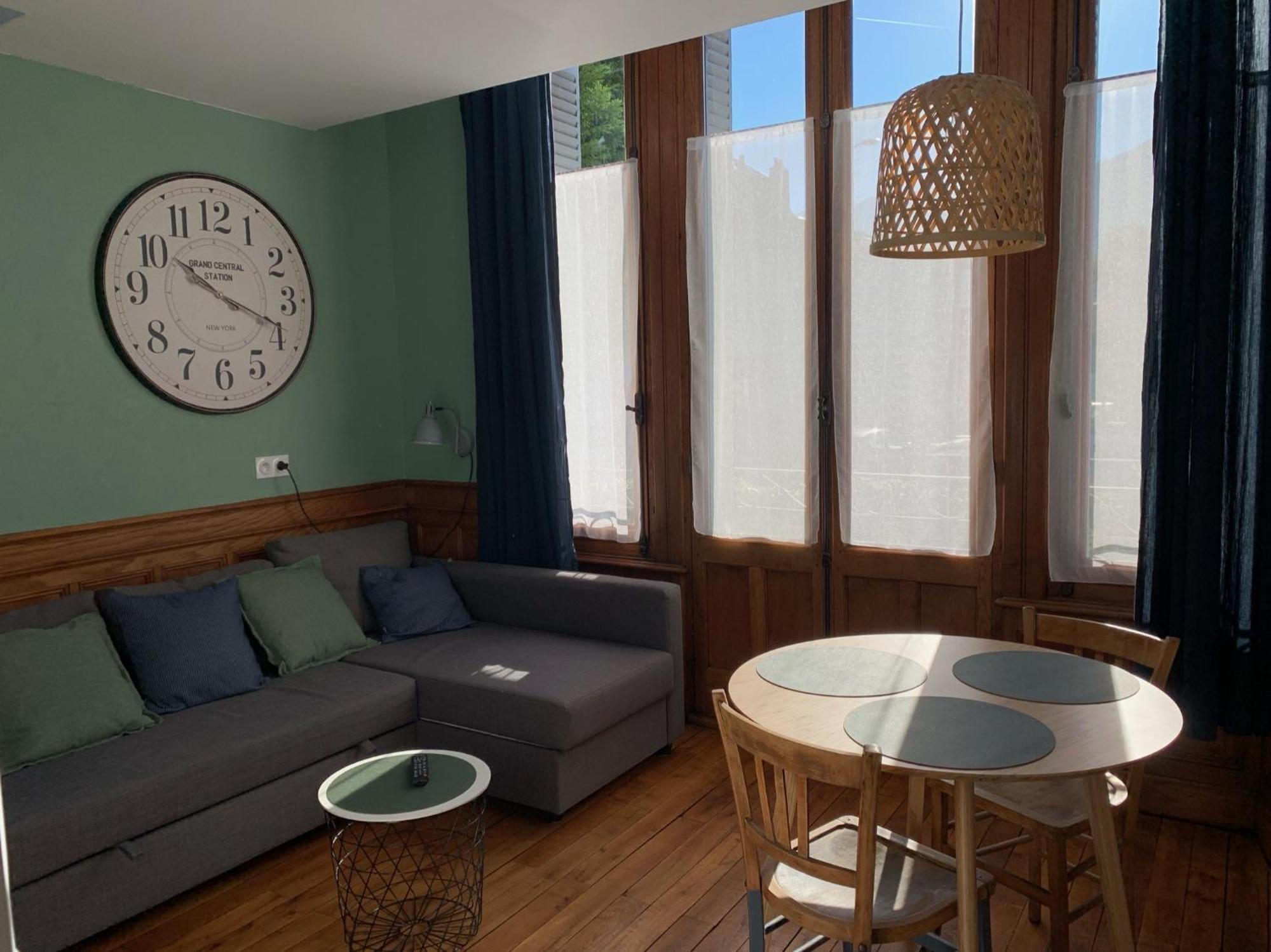 A Deux Pas De La Gare, La Maison Rouge Albertville Buitenkant foto