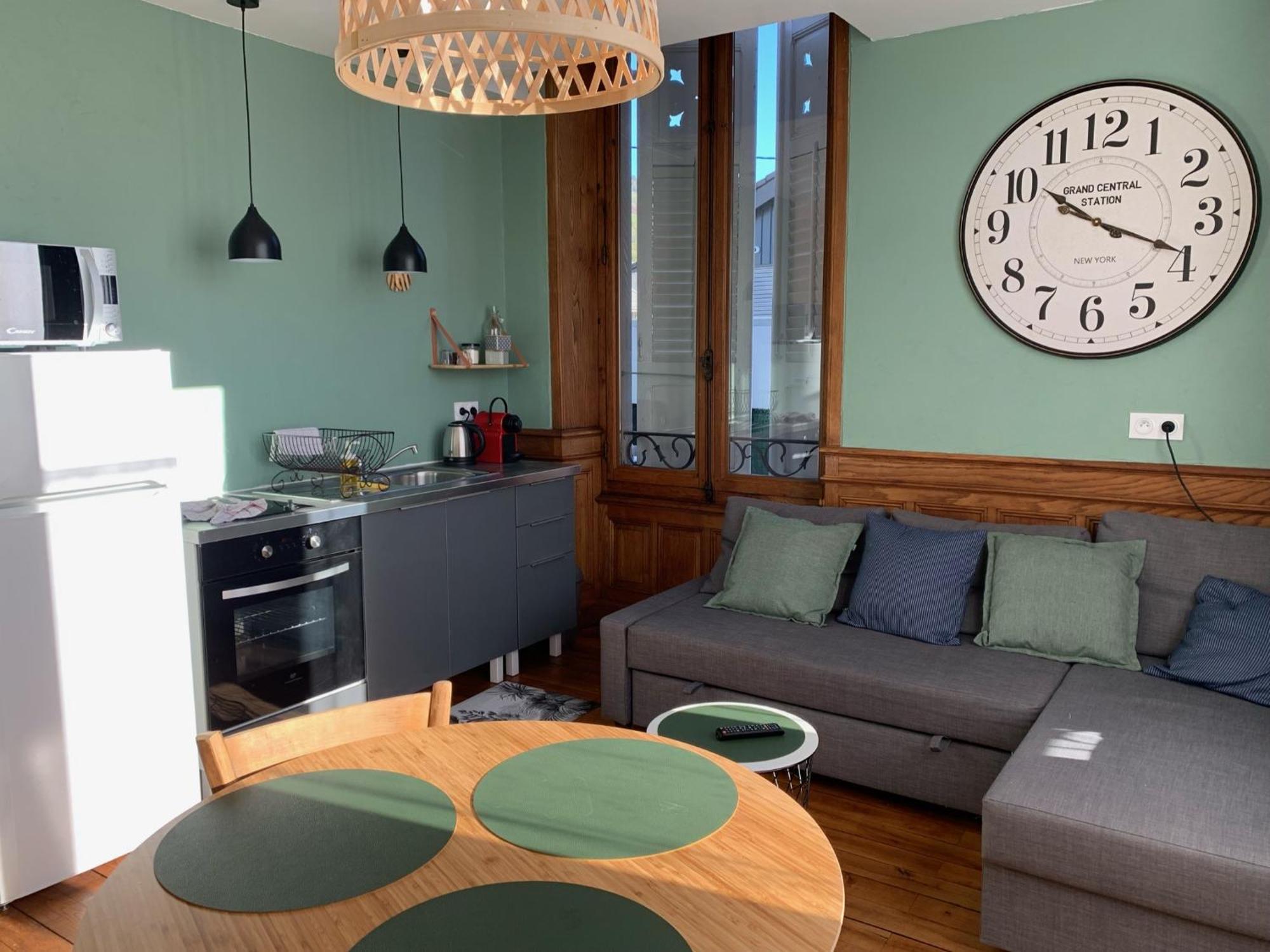 A Deux Pas De La Gare, La Maison Rouge Albertville Buitenkant foto